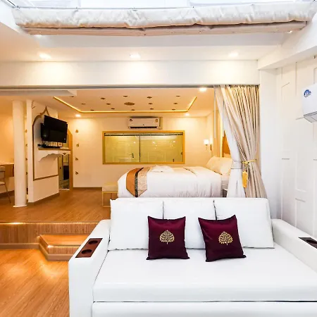 One Dhatu Ayutthaya Premium Homestay Exterior photo